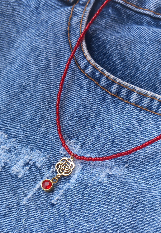 گردنبند زنانه منجوقی قرمز گل رز