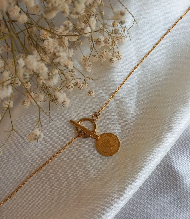 گردنبند زنانه استیل با قفل T و سکه الیزابت