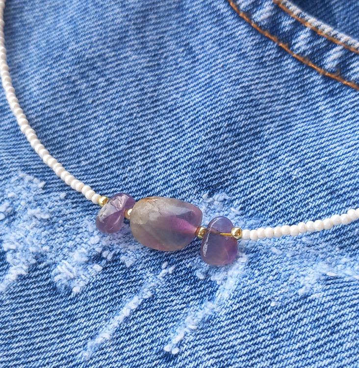 گردنبند زنانه سفید با سنگ امیتیست بنفش