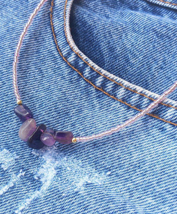 گردنبند زنانه منجوقی سفید با سنگهای طبیعی امیتیست