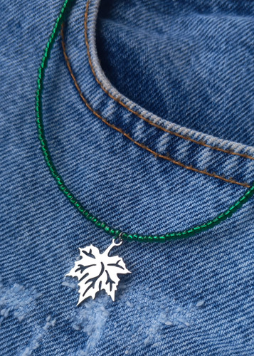 گردنبند زنانه سبز با پلاک برگ