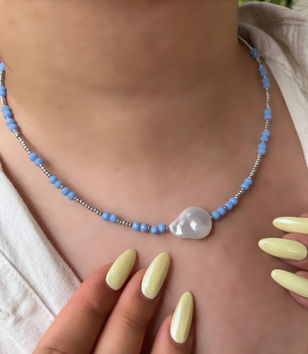 گردنبند زنانه آبی با مروارید باروک