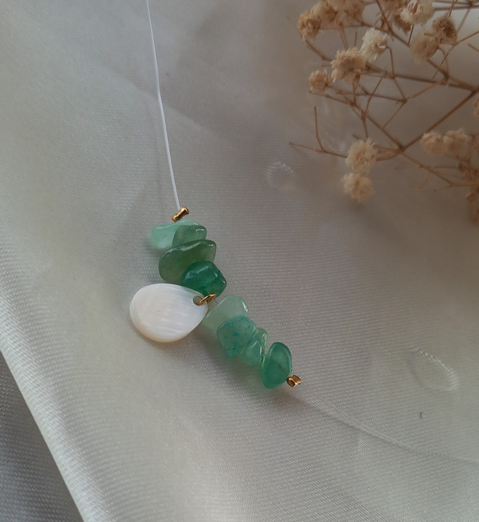 گردنبند زنانه سنگ اونتورین با پلاک صدفی