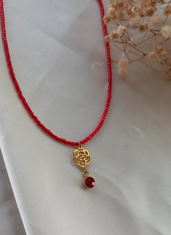 گردنبند زنانه گل رز منجوقی قرمز