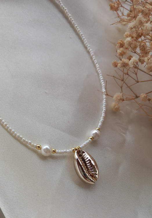 گردنبند سفید صدفی مرواریدی