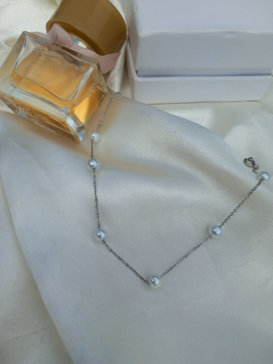 دستبند زنانه مرواریدی با زنجیر استیل نقرهای