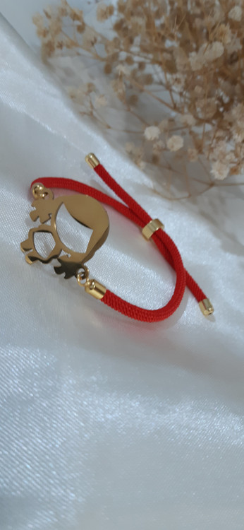 دستبند زنانه مارشال قرمز با پلاک استیل