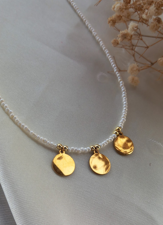 گردنبند زنانه سفید با سکه استیل