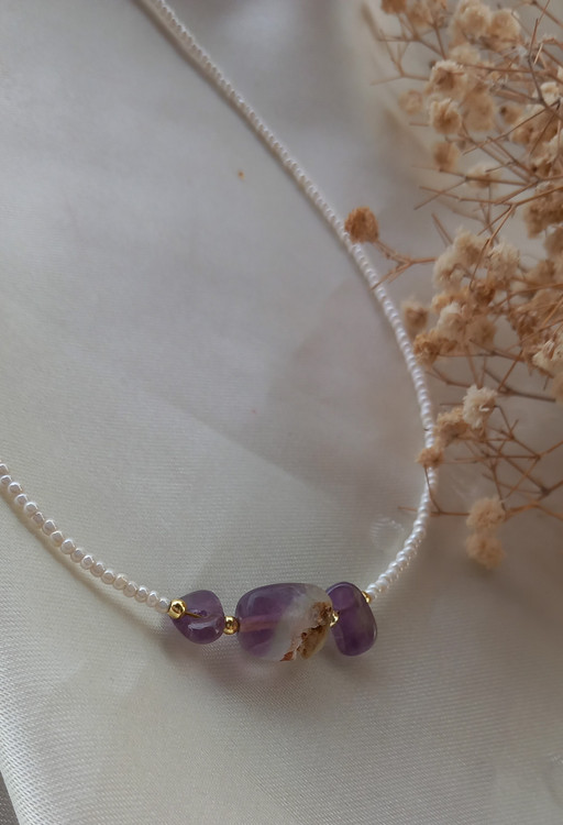 گردنبند زنانه منجوقی سفید با سنگهای طبیعی امیتیست