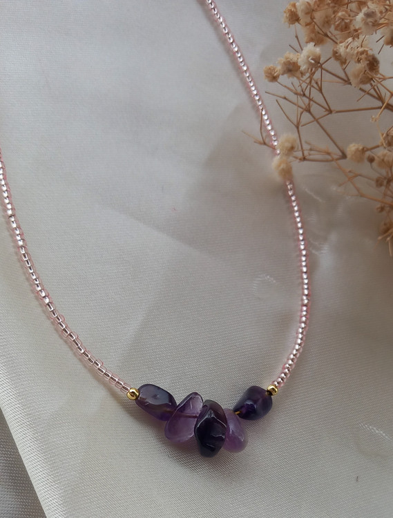 گردنبند زنانه منجوقی سفید با سنگهای طبیعی امیتیست