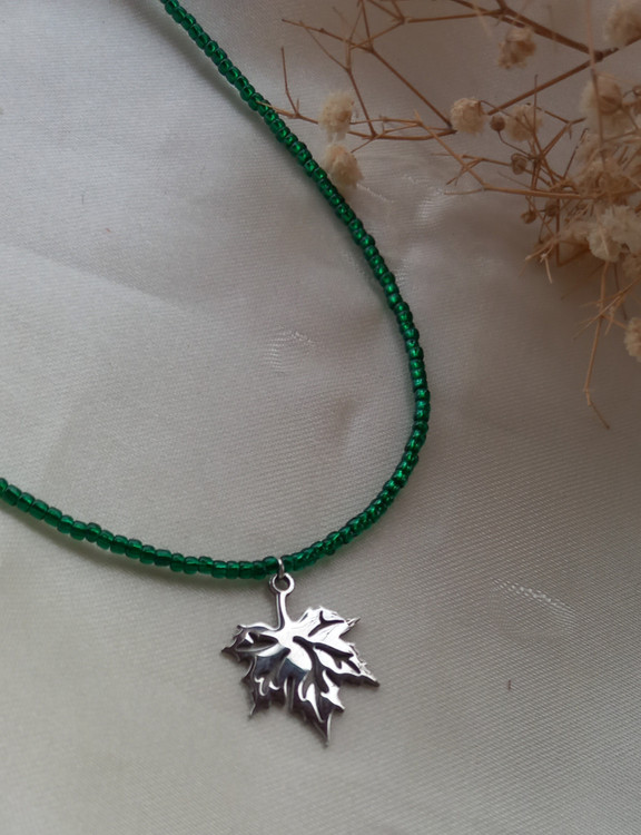 گردنبند زنانه برگ منجوقی سبز