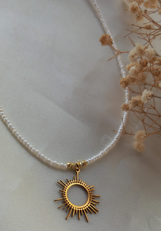 گردنبند با پلاک خورشید