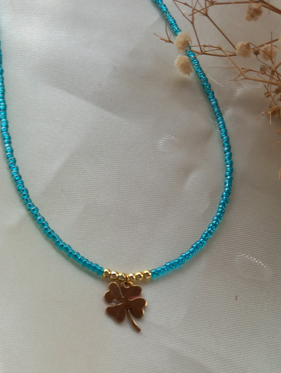 گردنبند زنانه منجوقی سبز با پلاک برگ