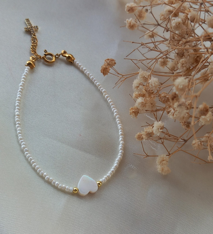 دستبند زنانه سفید با قلب صدفی