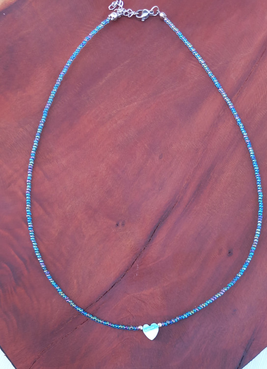 گردنبد زنانه منجوقی آبی با صدف قلبی