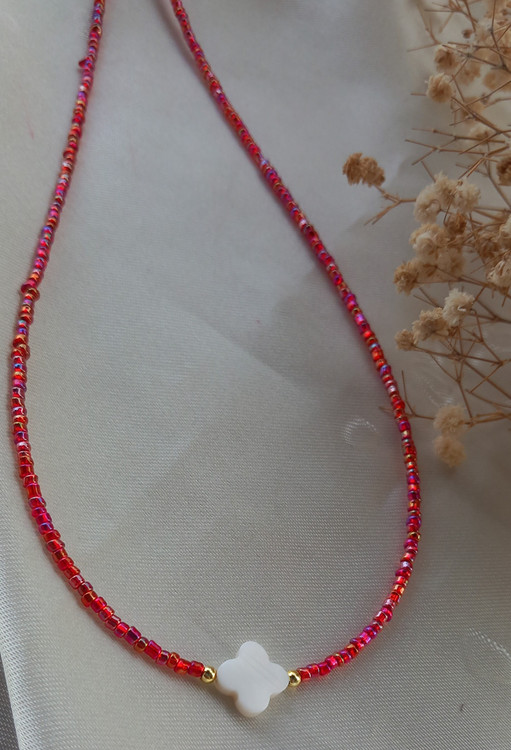 گردنبند زنانه سرخابی با صدف طبیعی طرح ونکلیف