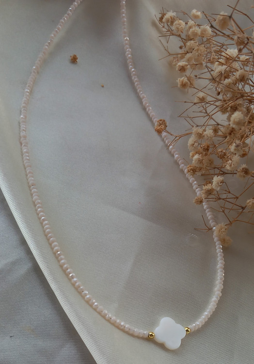 گردنبند زنانه کریستال نباتی با پلاک ونکلیف صدف طبیعی