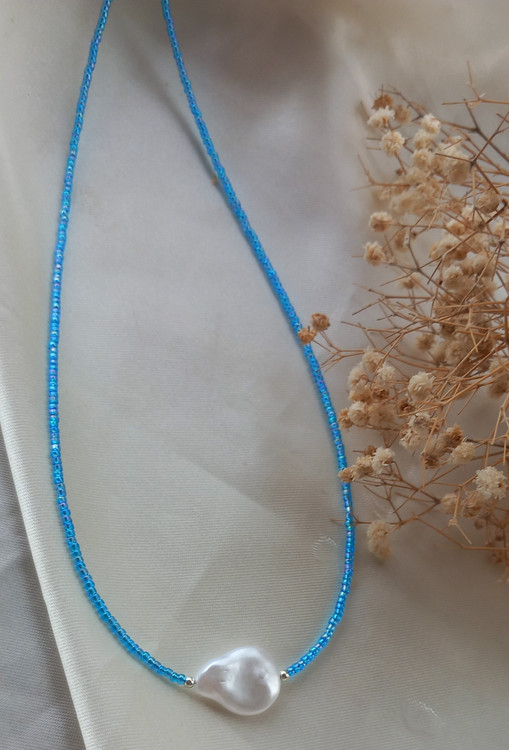 گردنبند زنانه آبی با مروارید باروک