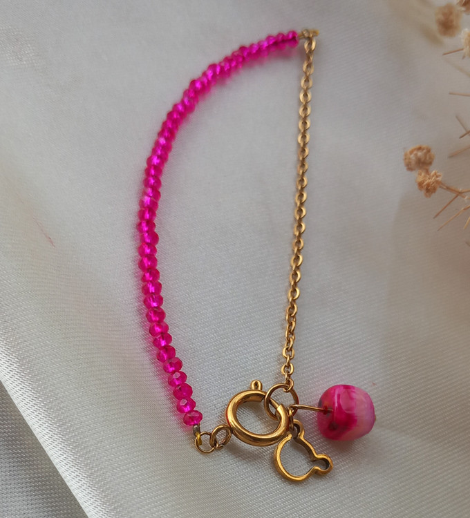 دستبند کریستالی صورتی و زنجیر طلایی