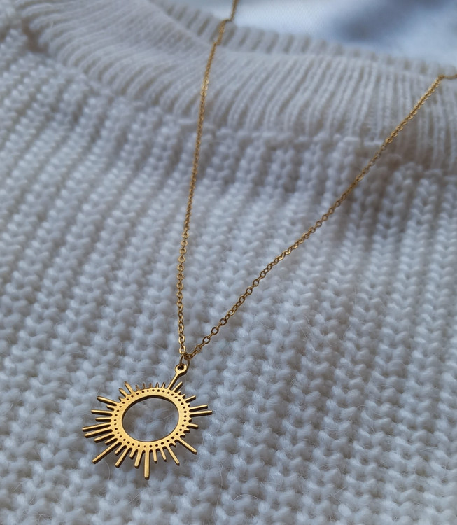 گرنبند استیل طلایی خورشید مشابه طلا