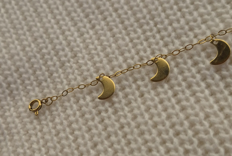 دستبند ماه طلایی