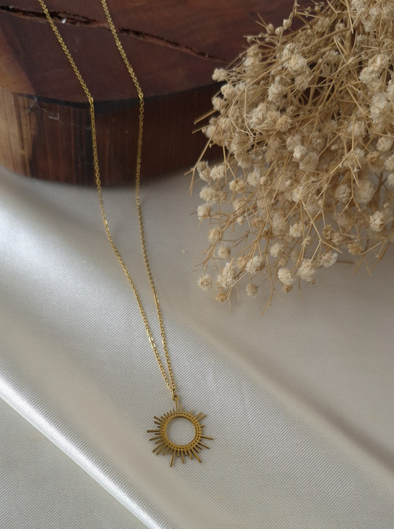 گرنبند استیل طلایی خورشید مشابه طلا