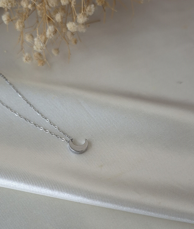 گردنبند زنانه استیل 3 بعدی ماه نقره ای