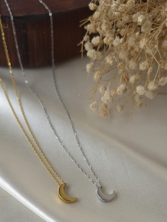 گردنبند زنانه 3 بعدی ماه