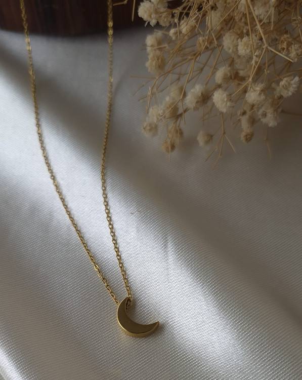 گردنبند زنانه استیل 3 بعدی ماه طلایی