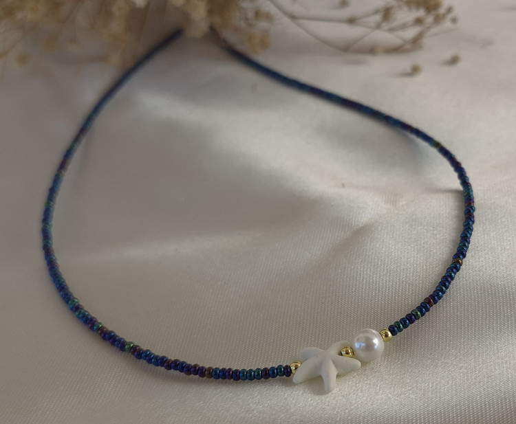 گردنبند زنانه منجوقی آبی با پلاک ستاره دریایی و مروارید