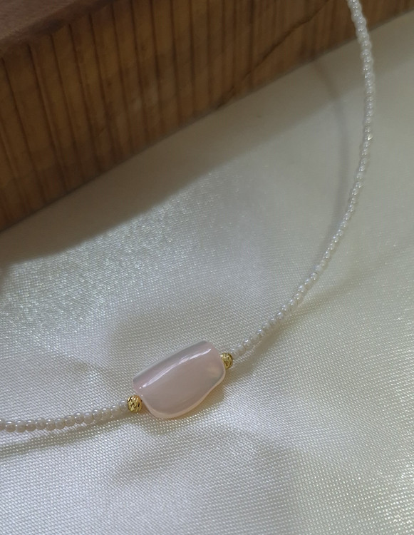 گردنبند زنانه مرواریدی با پلاک صدف
