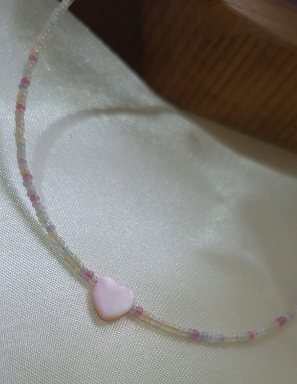 گردنبند منجوقی پاستیلی با قلب صورتی