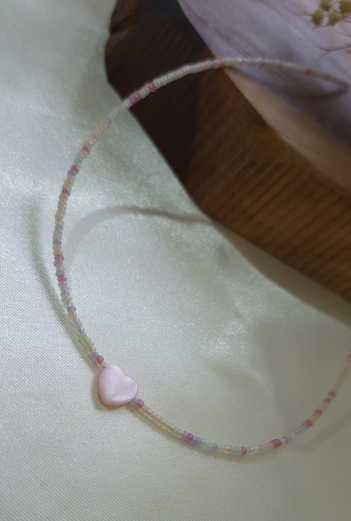 گردنبند زنانه پاستیلی با قلب صدفی