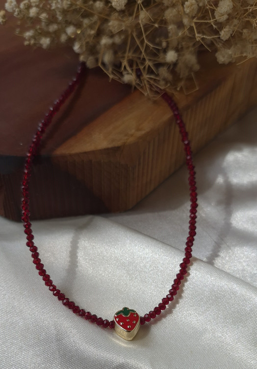 گردنبند قرمز توت فرنگی