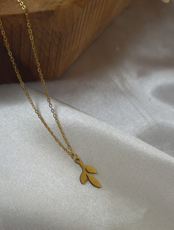 گردنبند استیل برگ طلایی