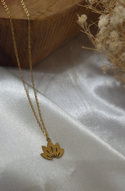 گردنبند استیل گل نیلوفر آبی مشابه طلا