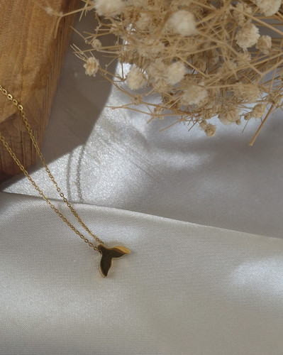 گردنبند دم وال