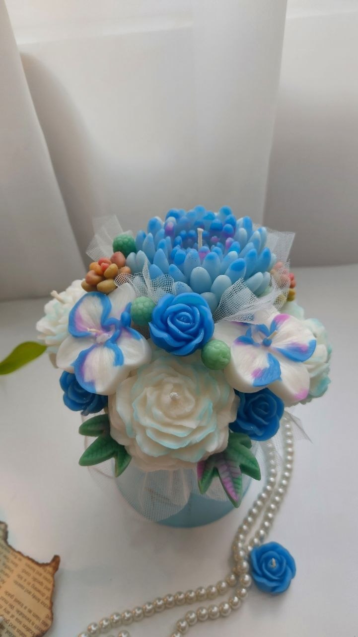 باکس گل شمعی رنگ آبی و صورتی مناسب برای هدیه